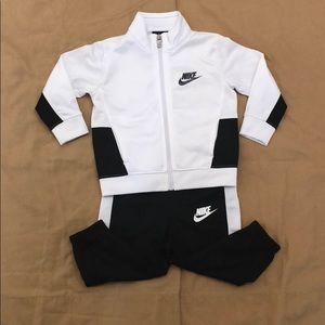 💥SOLD💥 Baby/Toddler Nike Jogging suit